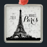 Ornamento De Metal Torre Eiffel de Paris adiciona seu nome<br><div class="desc">Este ornamento apresenta um gráfico da Torre Eiffel junto com texto para você personalizar com seu nome e ano.</div>