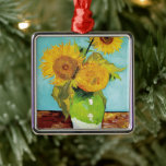 Ornamento De Metal Três girassóis | Vincent van Gogh<br><div class="desc">Três Girassóis (1888), de Vincent van Gogh, é uma vida estática vibrante que apresenta os batimentos grossos da assinatura do artista e o uso ousado da cor. A pintura apresenta três girassóis em um vaso simples, suas pétalas ouros contrastando com o fundo azul aqua. A vívida paleta amarela de Van...</div>