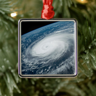 Ornamento De Metal Tufão Hinnamnor.