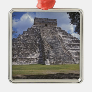 Ornamento De Metal Turistas passam por um lado não restaurado de El