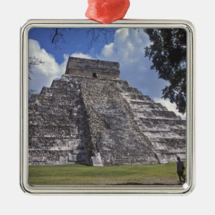 Ornamento De Metal Turistas passam por um lado não restaurado do El 