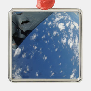 Ornamento De Metal Um KC-135 Stratotanker reabastece um Espírito B-2