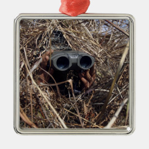 Ornamento De Metal Um observador do escuteiro pratica o techniqu 2 da