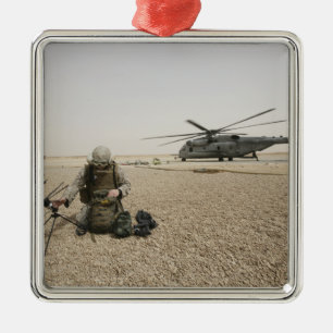 Ornamento De Metal Um operador de rádio de campo