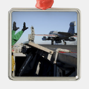 Ornamento De Metal Um predador de EA-6B lança-se da plataforma de v