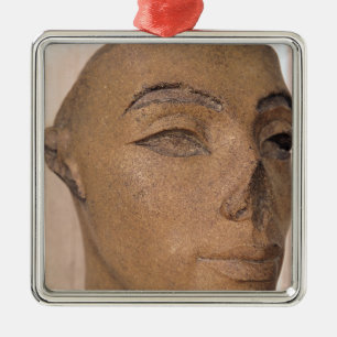 Ornamento De Metal Uma cabeça real, possivelmente de Nefertiti, de