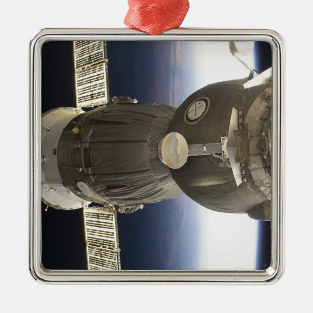 Ornamento De Metal Uma nave espacial Soyuz recuada pela Terra (Frente)