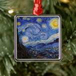 Ornamento De Metal Uma noite estrelada: Remoção do Santo por Vincent<br><div class="desc">É 1889. Vincent Van Gogh é paciente no asilo de Santo-Paul-de-Mausole em Santo-Rémy-de-Provence, França. Ele sofre de doença mental, e seus médicos o aconselharam a ficar em casa e evitar pintar. Mas Van Gogh não resiste ao desejo de criar, e passa os dias pintando paisagens e pessoas ao seu redor....</div>