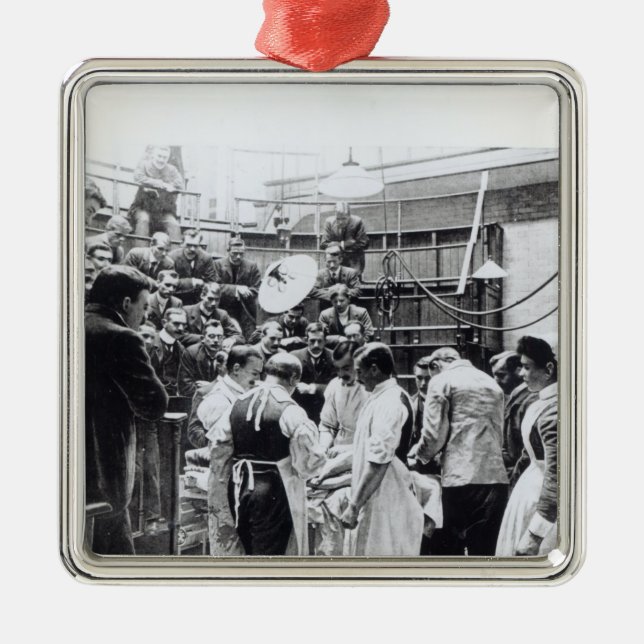 Ornamento De Metal Uma operação no hospital transversal de Charing (Frente)