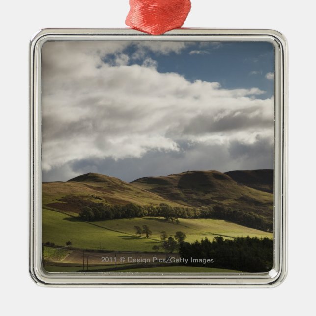 Ornamento De Metal Uma paisagem com a Rolling Hills e as nuvens (Frente)