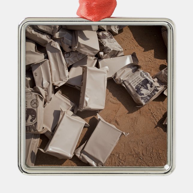 Ornamento De Metal Uma pilha de refeições prontas para comer (Frente)