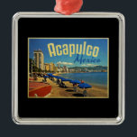 Ornamento De Metal Viagens vintage do México Acapulco<br><div class="desc">Esta maravilhosa cena retrógrada da praia em Acapulco México é apenas a passagem para férias de um dia de sonho. Guardas-chuvas de praia,  praia arenosa e a cidade atrás fazem disto uma imagem perfeita do cartaz mexicano.</div>