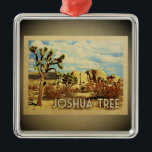Ornamento De Metal Viagens vintage Ornada da Califórnia em Joshua Tre<br><div class="desc">Um ornamento legal ao estilo Joshua Tree que apresenta uma Árvore Joshua no Parque Nacional da Califórnia com rochas e pincel contra um dramático céu azul de nuvens fofinhas.</div>