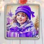 Ornamento De Metal Vintage Purple Little Girl Christmas personalizado<br><div class="desc">Bonito vintaginha de inverno segurando uma caixa de presentes roxa retro Enfeites de natal de vibração nostálgica para aqueles que gostam de um Natal antiquado.</div>
