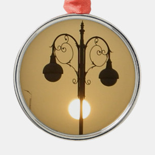 Ornamento De Metal Vintage Victorian Sunset street Light.png