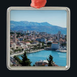 Ornamento De Metal Vista aérea de frente marítima de cidades separada<br><div class="desc">Vista de Safront sobre a cidade de Split - Dalmatia,  Croácia. Em 1979,  o centro histórico de Divisão foi incluído na lista de Patrimônio Mundial da UNESCO</div>