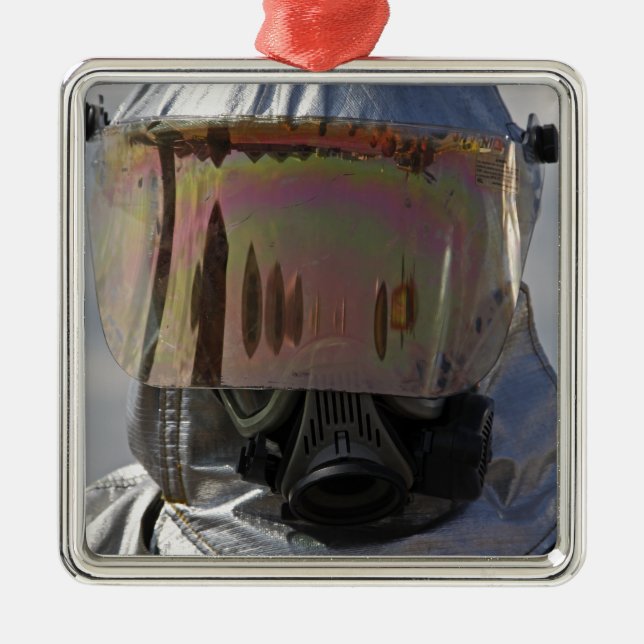 Ornamento De Metal Vista aproximada de um bombeiro (Frente)