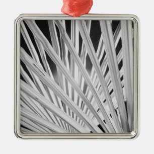 Ornamento De Metal Vista em preto e branco de folhas de palmeira