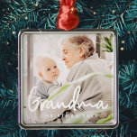 Ornamento De Metal Vovó Foto Natal Feriado Elegante<br><div class="desc">Design é composto por tipografia quic moderna com sans serif e serif font. Adicione uma foto personalizada de vovó e ano.</div>