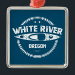 Ornamento De Metal White River Oregon Kayak<br><div class="desc">Originário das encostas orientais do Monte Hood do Oregon, na geleira do rio Branco, o rio Branco Selvagem e Cênico atravessa cerca de 47 milhas por duas áreas de natureza selvagem antes de convergir com o rio Deschutes Wild e o rio Scenic a cinco milhas a norte de Maupin centrico...</div>