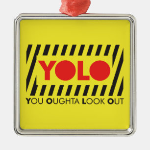 Ornamento De Metal YOLO com cuidado vermelho