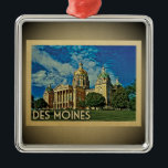 Ornamento de Viagens vintage de Des Moines Iowa<br><div class="desc">Um ornamento Des Moines,  legal estilo de vintage,  que apresenta o prédio da cidade.</div>