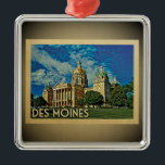 Ornamento de Viagens vintage de Des Moines Iowa<br><div class="desc">Um ornamento Des Moines,  legal estilo de vintage,  que apresenta o prédio da cidade.</div>