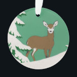 Ornamento Deer Snow Winter Scense Pine Tree<br><div class="desc">Esta ilustração da safra da cena de inverno tem um veado marrom solitário na neve cercado por pinheiros contra um fundo minúsculo e verde com a simples palavra Paz. Mensagem excelente de Paz para enviar a qualquer hora do ano. Veja minha loja Art by MAR para combinar produtos com este...</div>