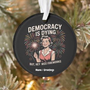 Ornamento Democracia Está Morrendo, Mas Ei, Belo Fogos De Ar