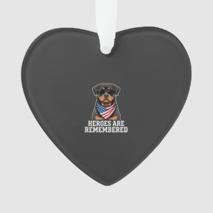 Ornamento Desenho Vetorial de Cão Herói Rottweiler Patriótic