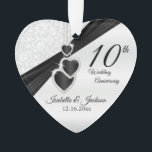 Ornamento design do 10º Aniversário de Casamento<br><div class="desc">10º Aniversário de Casamento Keepsasasasakanment pronto para você personalizar. Pode também ser utilizado noutras ocasiões, como o aniversário, a amizade, a dádiva de noiva, etc., alterando simplesmente a redação ✔ Nota: Nem todas as áreas de modelo precisam de ser alteradas. 😀 Se necessário, você pode remover o texto e começar...</div>