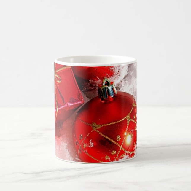 Ornamento e presentes da caneca do Natal na neve (Centro)