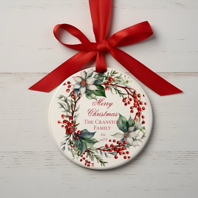 Ornamento Elegante Poinsettia Berries Wreath Feliz Natal (Elegant Poinsettia and Berries Wreath "Merry Christmas" Family Name and Date Holiday Ornament)