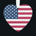 Ornamento Estrelas e Stripes Coração<br><div class="desc">Este ornamento cardíaco com estrelas e listras em ambos os lados é perfeito para árvores de Natal,  decoração de festas,  celebrações patrióticas,  ou como uma coloração para salas de aula,  escritórios e eventos familiares.</div>