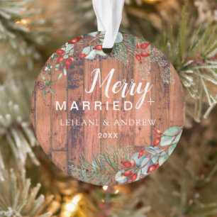 Ornamento Feliz casada com Holly Greenery, Russo de Natal