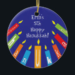 Ornamento Feliz de Velas Coloridas de Hanukkah<br><div class="desc">Ornamento Feliz das Velas Coloridas de Chanucá.
Personalize cada lado,  excluindo o texto existente e adicionando o seu próprio estilo de fonte,  cor e tamanho favoritos.  Feliz Hanukkah!
Obrigados de comprar e passar! Muito apreciado!</div>