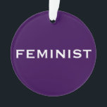 Ornamento Feminista, texto em negrito sobre púrpura clara e<br><div class="desc">Mostre orgulhosamente o seu apoio à igualdade de direitos entre homens e mulheres na sua árvore de Natal com um ornamento acrílico personalizado que diz: "Feminista" em texto branco a negrito sobre um fundo roxo escuro na frente e em texto negro a negrito sobre roxo pálido na parte de trás....</div>