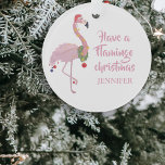 Ornamento Flamingo Engraçado Árvore de Natal Personalizada<br><div class="desc">Tratem seus amigos e familiares que são fãs flamingos,  para este divertido ornamento de árvores de natal flamingo,  este ano. Com um flamingo muito massageado e o ditado "tem um flamingo de natal" seguido do seu nome.</div>