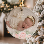 Ornamento Flórida de Natal do primeiro bebê<br><div class="desc">O bebê é o primeiro ornamento floral de Natal.</div>
