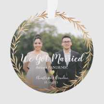 Foto Dourada casada durante o Natal Pandêmico