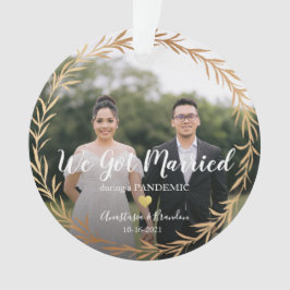 Ornamento Foto Dourada casada durante o Natal Pandêmico