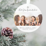 Ornamento Foto personalizada Melhores netos<br><div class="desc">Um presente para sua avó e vovô para aniversários,  Natal ou evento especial. Texto preto: Os melhores avós já escreveram com um roteiro de estilo escrito à mão. Personalize e use sua própria foto e nomes. Um fundo branco chic.</div>
