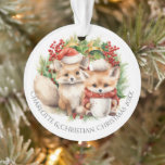 Ornamento Fox Casal Winter Wreath Christmas Personalizado<br><div class="desc">Fox Casal Winter Wreath Natal Personalizado ornamento de árvores de Natal de Ricaso - desenhado com duas adoráveis raposas vermelhas numa coroa desenhada num detalhe de folhagem de inverno vermelho holandês e verde. fácil adicionar seu próprio texto a este ornamento pendurado personalizado - uma maravilhosa manutenção durante anos</div>