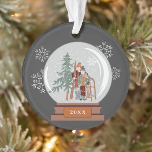 Ornamento Globo de Neve de Natal Pessoas & Skis Personaliz