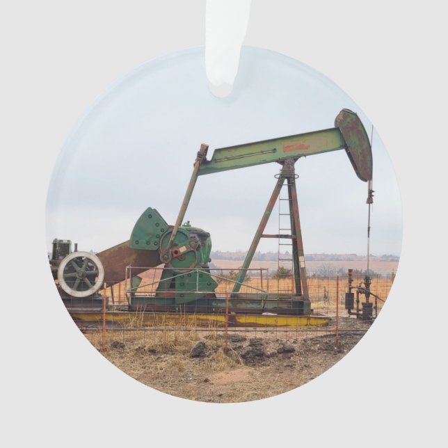 Ornamento Grande Pumpjack Verde em um Campo de Petróleo (Frente)