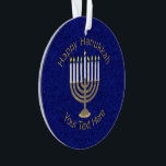 Ornamento Hanukkah Dourado Menorah Elegante Chrismukkah<br><div class="desc">Um elegante ornamento de feriado Chrismukkah faz um presente ou guarda pensativo para casais e famílias que estão misturando suas férias para criar memórias únicas nos próximos anos. Um fundo azul-da-meia-noite profundo quase cintilante é o pano de fundo para o meu antigo ouro original, Menorah, com design de velas brancas....</div>