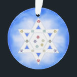 Ornamento Hanukkah Star e Snowflakes Blue<br><div class="desc">Um bonito design para Chanucá da Estrela de David com pequenos flocos de neve coloridos em um fundo de olhares de gelo azul e branco.</div>