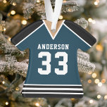 Ornamento Jersey de Marinho Personalizado e Hóquei Negro<br><div class="desc">Celebre sua estrela de hóquei com este ornamento personalizado de marinho e camisa de hóquei preto. Perfeito para comemorar uma estação especial,  jogador ou equipe. Personalize-o com um nome e número para criar uma manutenção exclusiva.</div>