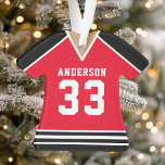 Ornamento Jersey Red e Black Hockey Personalizado<br><div class="desc">Celebrar sua estrela de hóquei com esta camisa personalizada de hóquei vermelho e preto. Perfeito para comemorar uma estação especial,  jogador ou equipe. Personalize-o com um nome e número para criar uma manutenção exclusiva.</div>