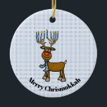 Ornamento Judaico Rudolph Chrismukkah<br><div class="desc">Este ornamento mostra o meu Judeu Rudolph, o Reindeer que não só tem um nariz vermelho, mas tem velas nas suas galhadas como um Menorah como luz extra. O texto neste ornamento é personalizável para ser adequado a você ou ao seu destinatário. Desenhado por Sheila Cicchi, Brownielocks.com. Todos os Direitos...</div>